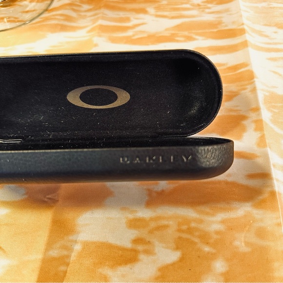 Oakley Sunglasses Case - Picture 6 of 9
